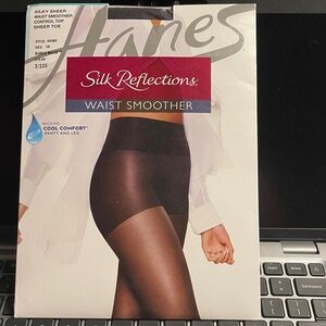 Hanes Silk Reflection waist smoother, 
Control Top sheet toe. Size CD, black.new